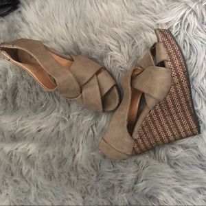 Brown/tan wedges